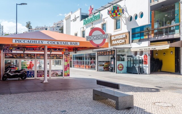 Sea view Apartment with sunbathing Terrace & 2 Swimming pools