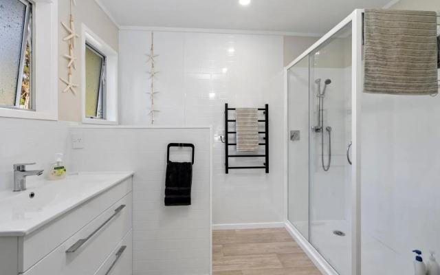 Ota Point Paradise - Whangaroa Holiday Home