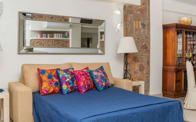 Ocean Front Condo With Pool Sleeps 6 Adults