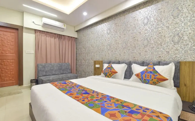 Fabhotel The Max Glory