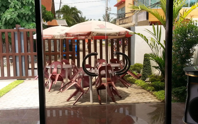 Dolyn Suites