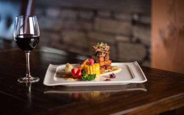 Halcyon Hot Springs Resort