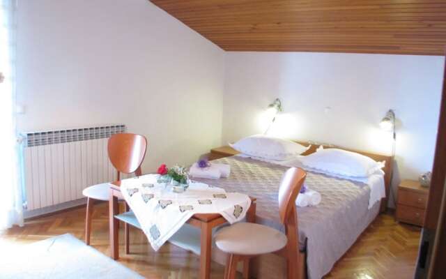 Alluring Holiday Home in Makarska With Garden