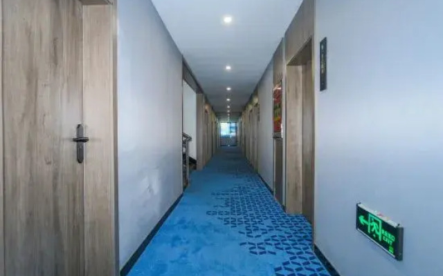 7Days Inn Hotel (Hebi Wanshanglong Building Materials City Railway Station)