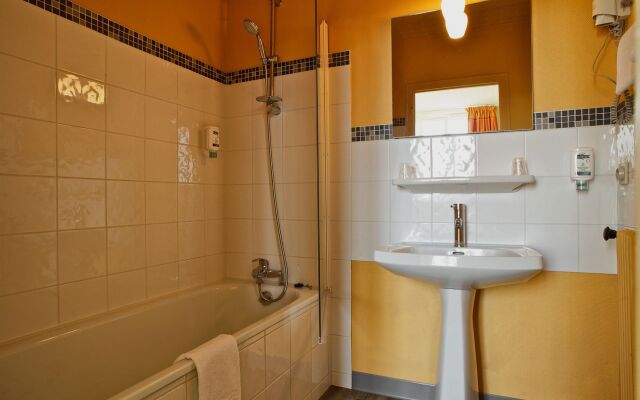 Brit Hotel Le Surcouf