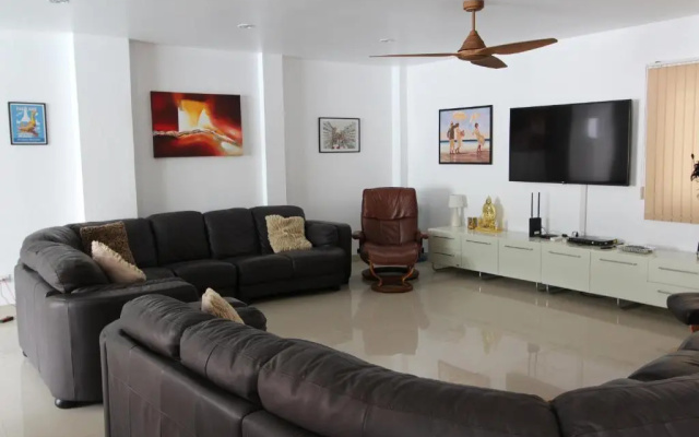 4 bedroom villa- sleeps 8