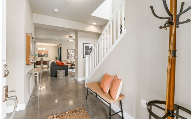 Spacious Home Near River – King Bd, Patio & Garage