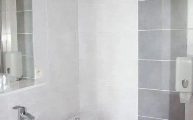 Queen Serenity Hotel