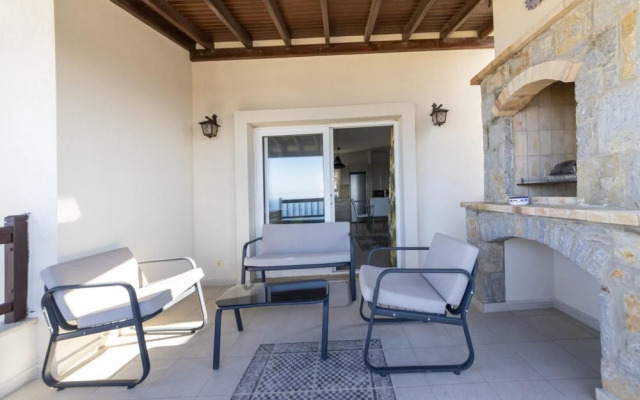 Comfy Villa With Lovely View in Gundogan Bodrum
