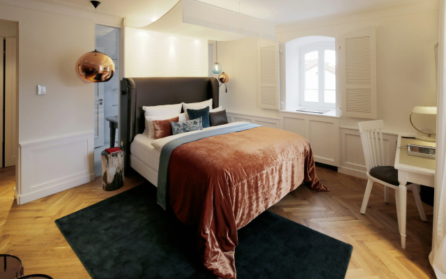 LA Maison Hotel