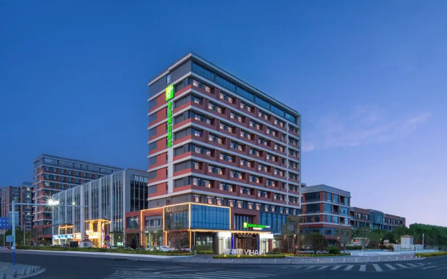 Holiday Inn Express Qingdao City Balcony by IHG