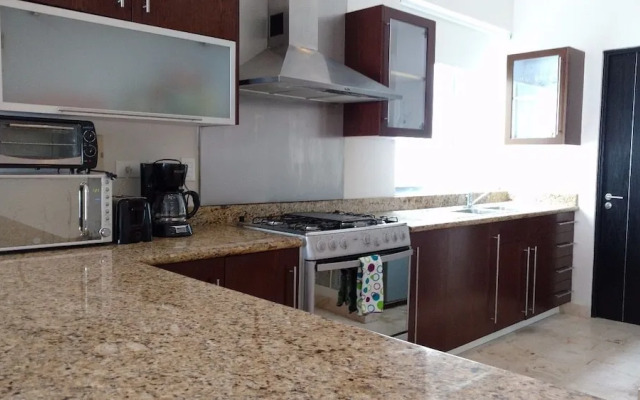 Vista Condominium by ChezPlaya