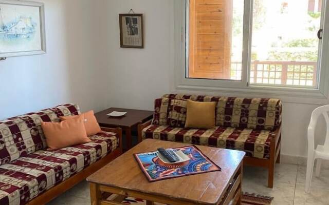 Sunny 4-Bedroom Townhouse Families Only