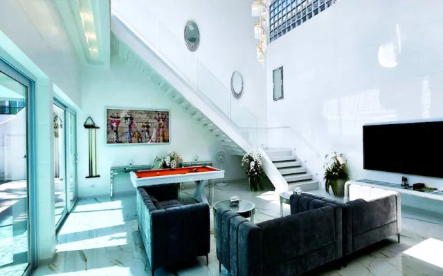 STARLAND Luxury Pool Villa Pattaya 8 Bedrooms