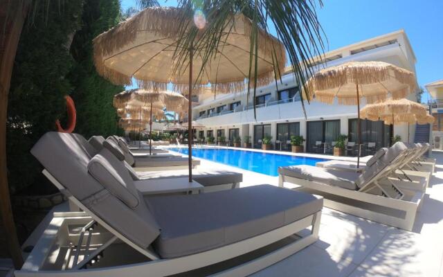 Paradise Bar Luxury Apartments