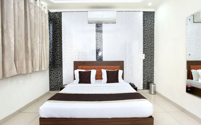 OYO 16443 Hotel Jb