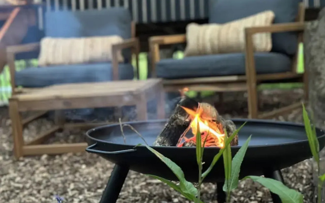 Shepherd's Hut - Sleeps 2 - Pet Friendly - Parking