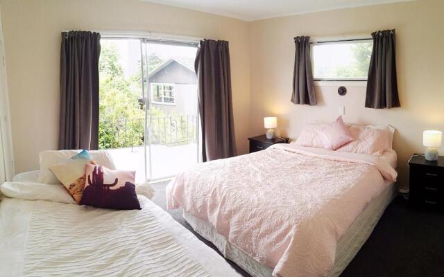 Hillside Heaven Quiet & Comfortable