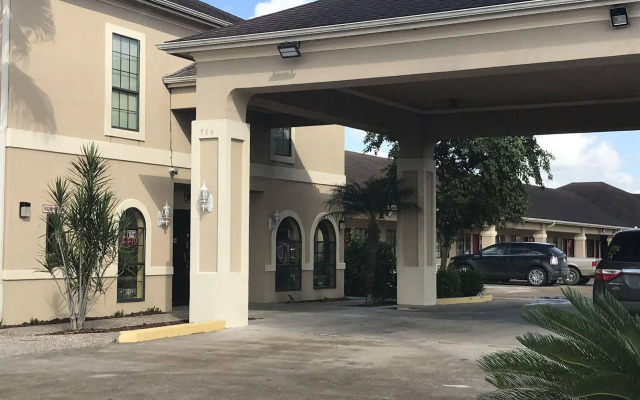 Los Fresnos Inn and Suites