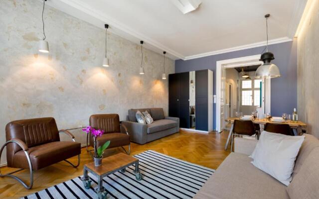 Designer Dream Home In The Absolute Center