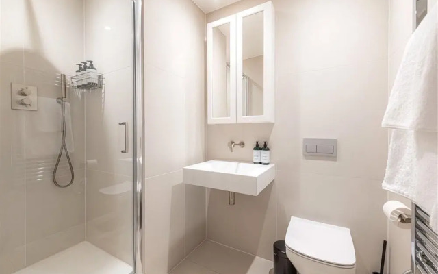 Apartment-sleeps4-parking-100walkingscore