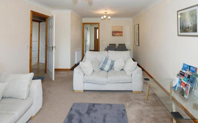 Luxury 2 Bedroom Semi detached House with parking