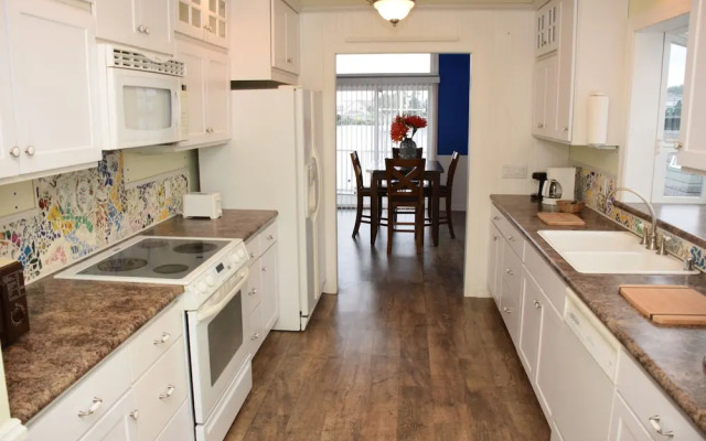 Longliner Lodge And Suites