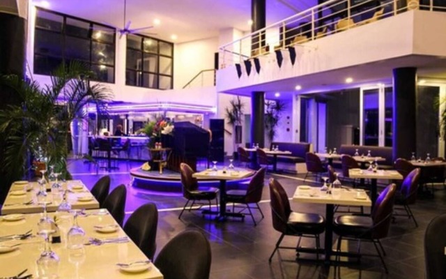 Doulos Phos The Ship Hotel