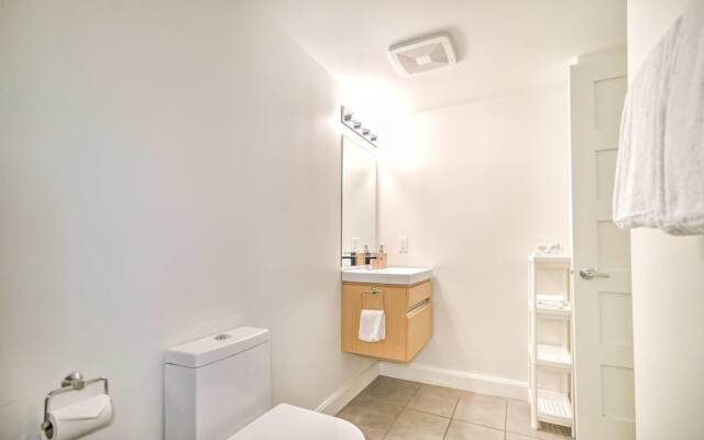 The Main 202 Central Modern Mezzanine Liv MTL