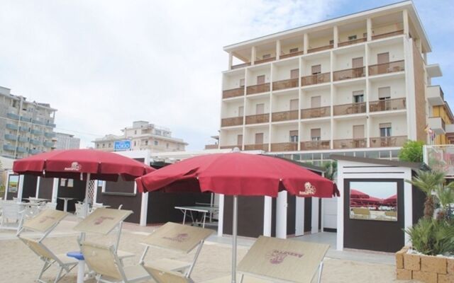 Hotel Tokio Beach con piscina e spiaggia - Lido di Savio