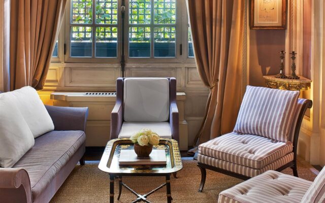 Le Dokhan’s Paris Arc de Triomphe, a Tribute Portfolio Hotel