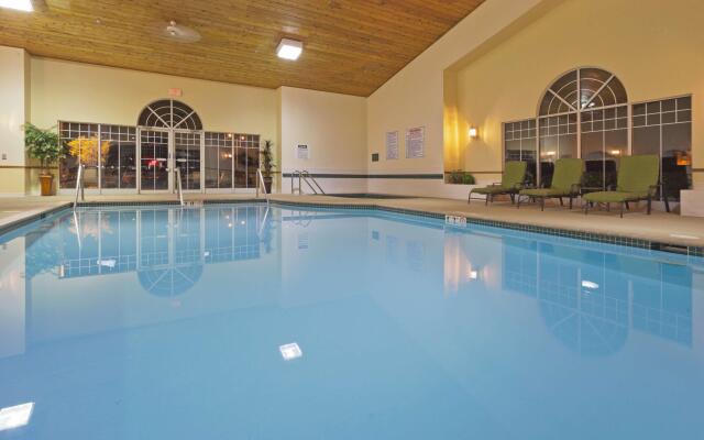Country Inn & Suites by Radisson, Germantown, WI