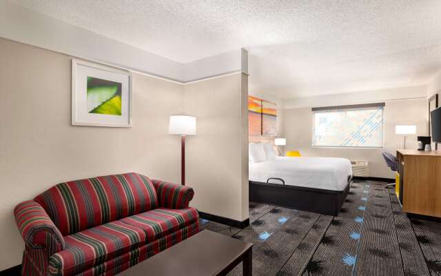 Days Inn by Wyndham Kansas City International Airport