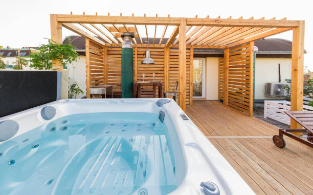 Romantic studio with jacuzzi