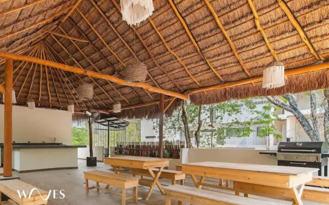 Spacious Loft w Garden View Pool Jacuzzi GYM