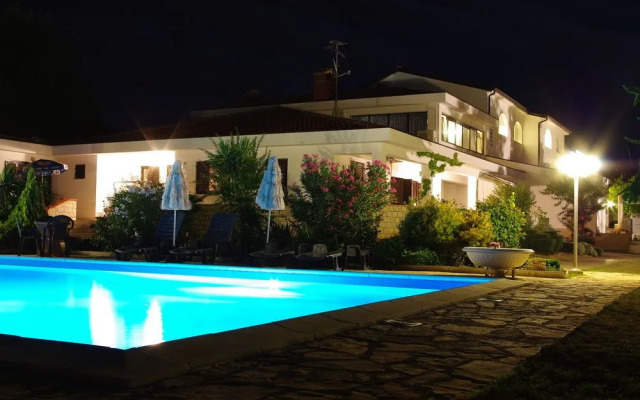 Hotel Holiday
