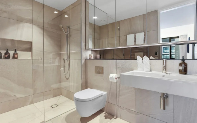 Sunny and Spacious in Wynyard Quarter