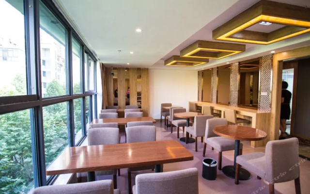 Zhuao Boutique Hotel (Chongqing Jinkai Avenue Yuanyang Light Rail Station Branch) – Business – Chongqing