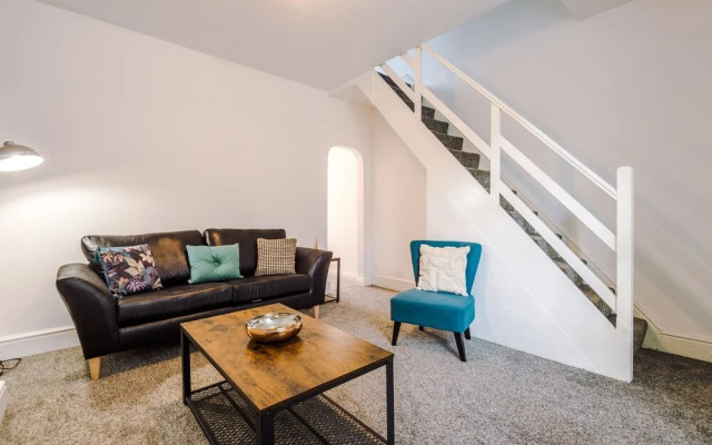Lovely three bedroom home free parking