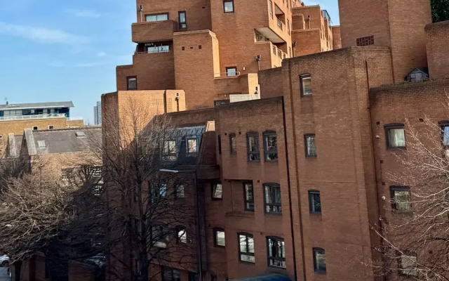 Stylish 1 bed Apartment - Sleeps 4 & Free Parking