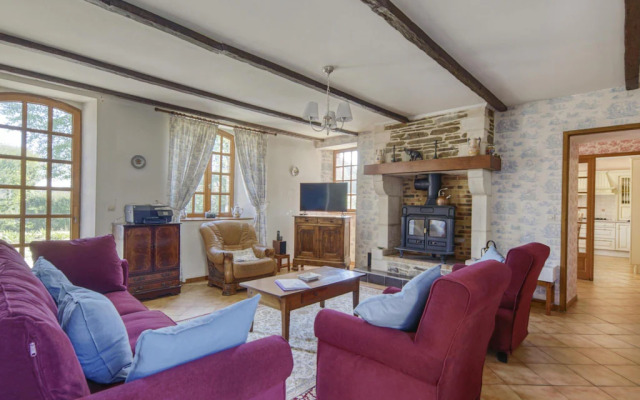 Characteristic holiday villa in Berigny with enclosed garden