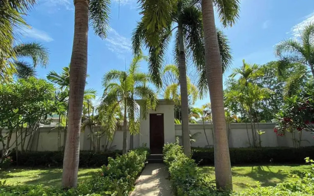 Tropical Luxury 4BR Pool Villa w Game Area