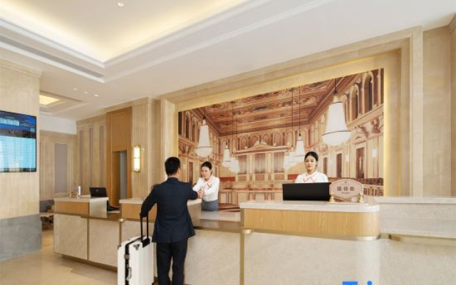 Vienna Hotel (Hechi Tian'e Bus Station)
