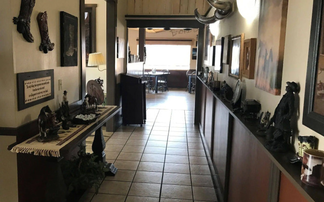 Broken Spur Inn & Steakhouse