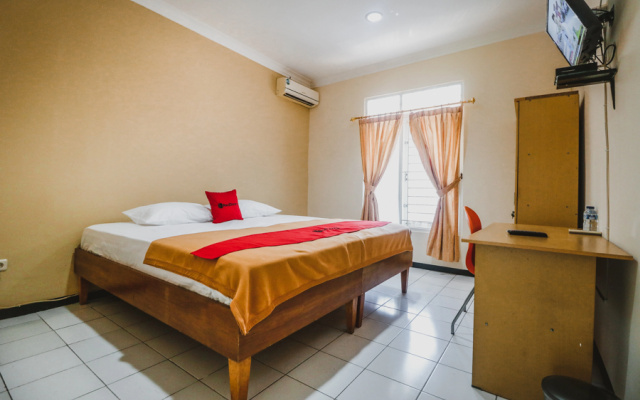 RedDoorz @ Jalan Gatot Subroto Jakarta – Guest Rooms – Jakarta