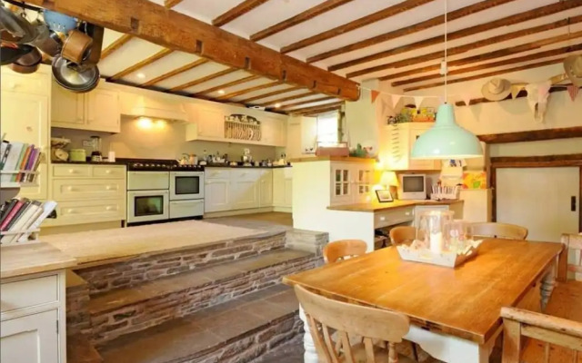 Beautiful 6-bed Home in Brecon