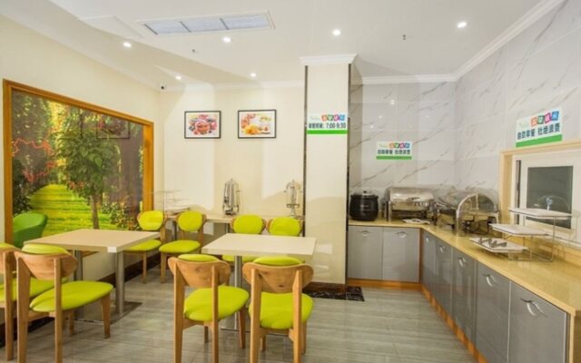 Vatica Chongqing University Town Subway Station Hee Street Pedestrian