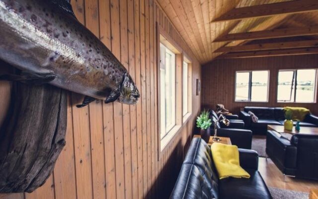 River Hotel