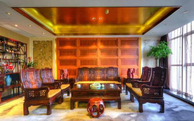 Lucky Holiday Hotel