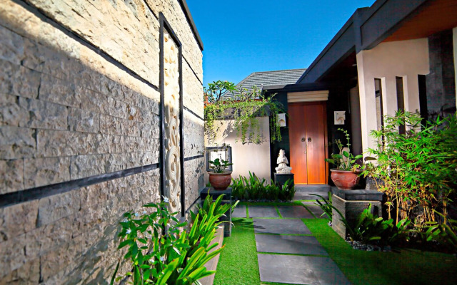 The Banyumas Suite Villa Legian